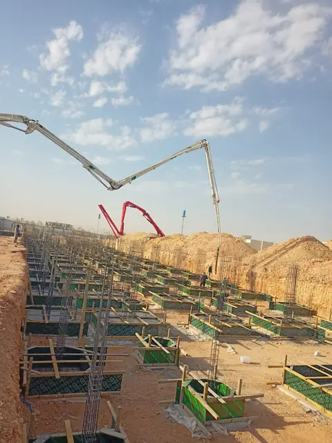 متابعة صب الخرسانة