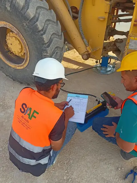 فريق ساف أثناء اختبار تحميل اللوح